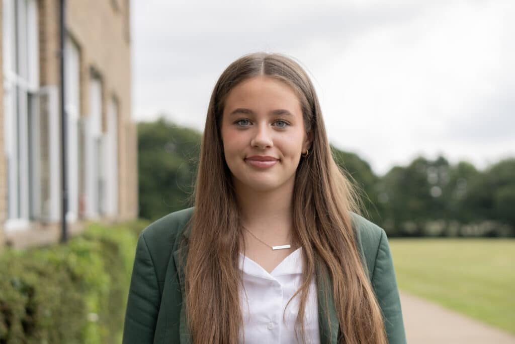 Lottie, Year 9 Headshot
